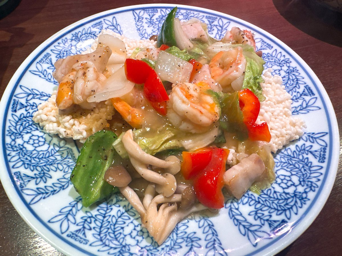 cfu456's tweet photo. 今日の晩ご飯(外食)

コーンの天ぷら
中華五目はるまき
海老のおかげあんかけ

もうコーンの季節が終わってしまうのでしばらく食べられなくなってしまうの悲しいよ https://t.co/uaIxH1o2gP
