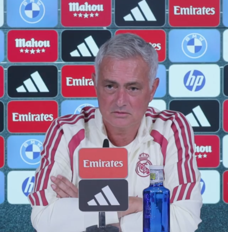 theMadridZone's tweet photo. 🚨 José Mourinho: "Jude Bellingham is UNIQUE. 

He's so good at everything, defensively, winning duels, creating chances, carrying the ball, scoring goals, leading the team, he's great physically, technically, mentally.

He's so important for this team." https://t.co/an3qu5oupK