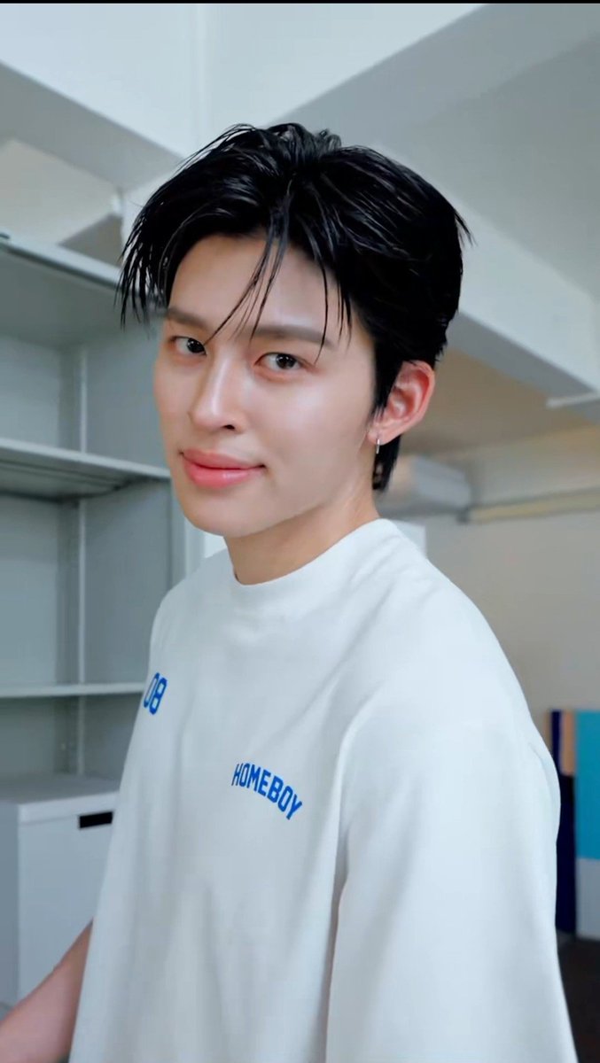 vnaluvpp's tweet photo. เสื้อสวย พซตหล่อมากกทุกลุค
ต้องจัดแล้ววว 

#ppnaravit 
#homeboybkk https://t.co/ujtB0Rak5A