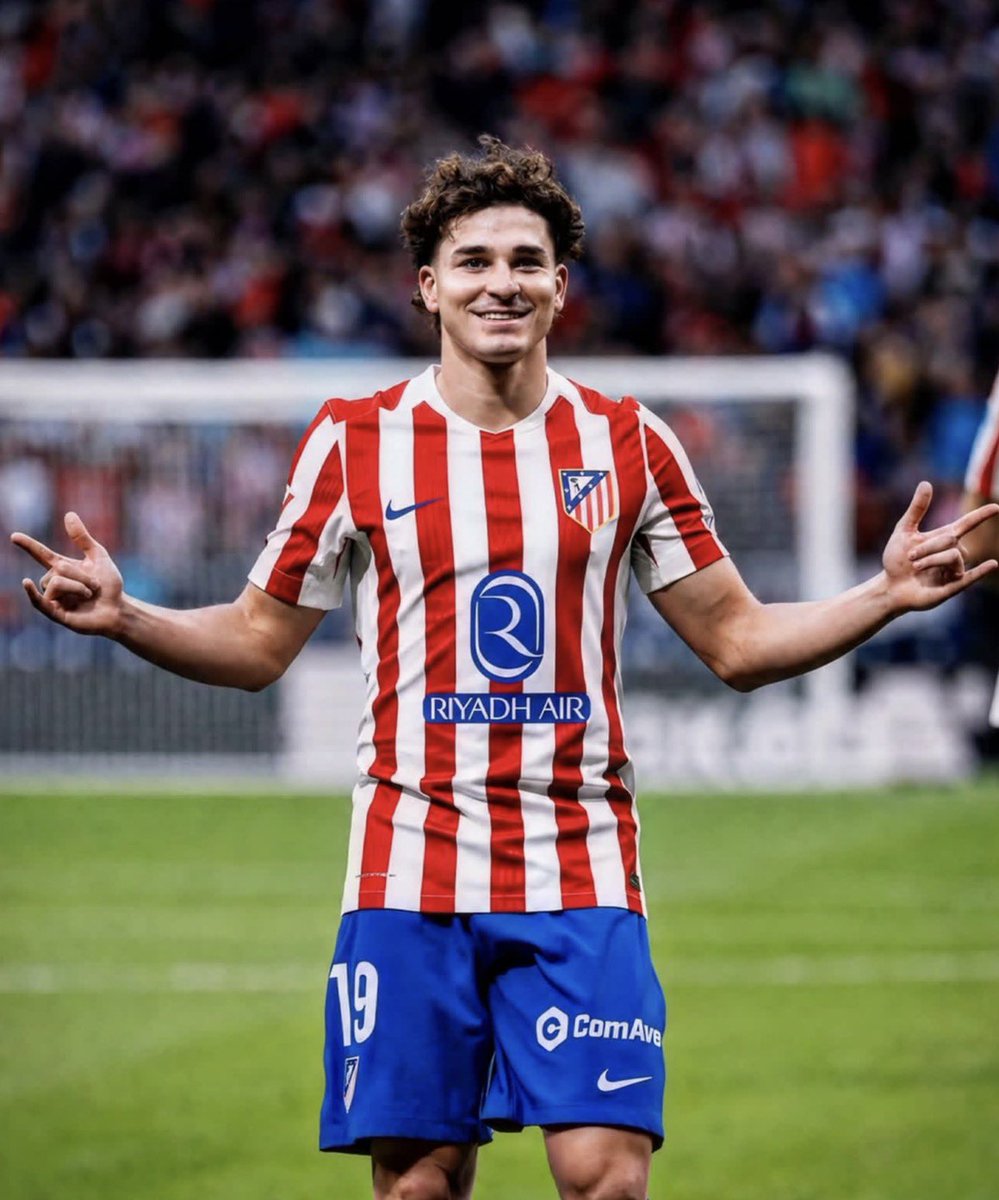 AlbicelesteTalk's tweet photo. (🌕) JUST IN: Julian Alvarez to Arsenal is UNLIKELY. He has his heart set on FC Barcelona. 

He’s spoken to Mikel Arteta and doesn’t want the move.  

That could change, but there’s no progress currently. @David_Ornstein 🚨🚨🇦🇷 https://t.co/jCFoY7VFHO