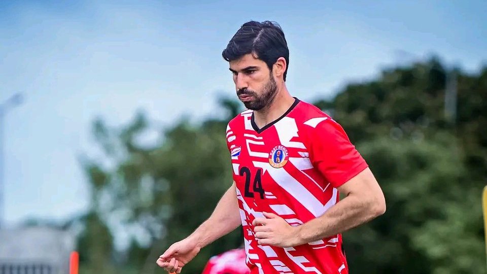 Mykhel_football's tweet photo. 🚨Exclusive: Nacho Monsalve Update

Nacho Monsalve still has an outside chance to play for East Bengal!

The latest understanding is that East Bengal coach Antonio Habas hasn't yet given the green light to terminate his contract.

Monsalve is currently in Spain as his rehabilitation continues separately, but the player can be used in the AFC Champions League 2, where the club has no limitation on foreign players. He is still an East Bengal player.

To terminate Monsalve's contract, EBFC will have to pay a significant chunk of money as compensation, and they are unwilling to pay so at the moment.

If Monsalve gains fitness, he may well be a part of East Bengal in the continental competition.

by @SauradeepAsh 

#NachoMonsalve #EastBengal #IndianFootball #News #ISL