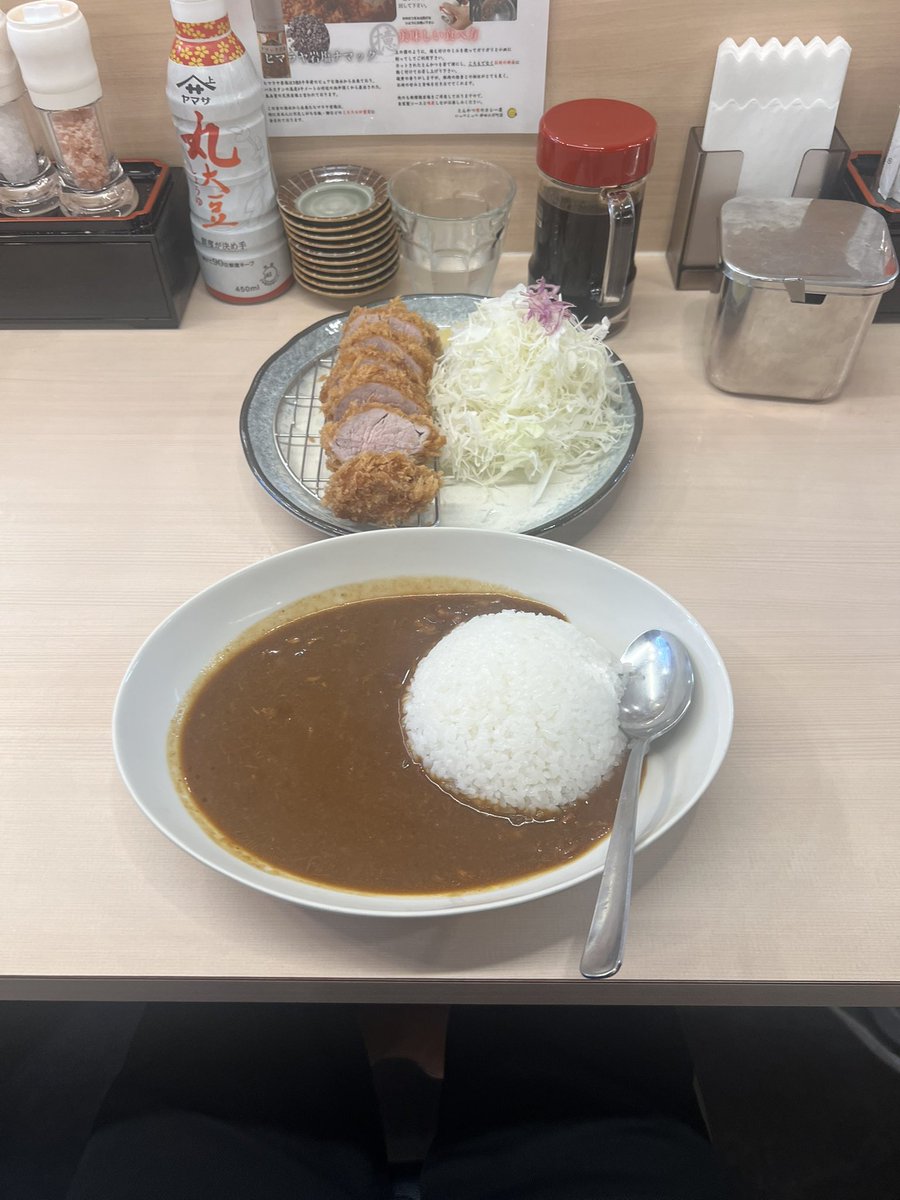 sasachu_'s tweet photo. 神田カレー街食べ歩きスタンプラリー 
49〜52店目
厳選煮干しらーめん初代にぼ助 御茶ノ水駅
本格カレーまぜそば 1,500円
シディーク神保町店 神保町駅
野菜ビリヤニ 1,100円
ジョニーのビリヤニ神田店 神田駅
本日のビリヤニ 1,500円
いっぺこっぺ神田小川町店 
特上ヒレカツカレー 2,500円 最高美味 https://t.co/KFKZaA93NO