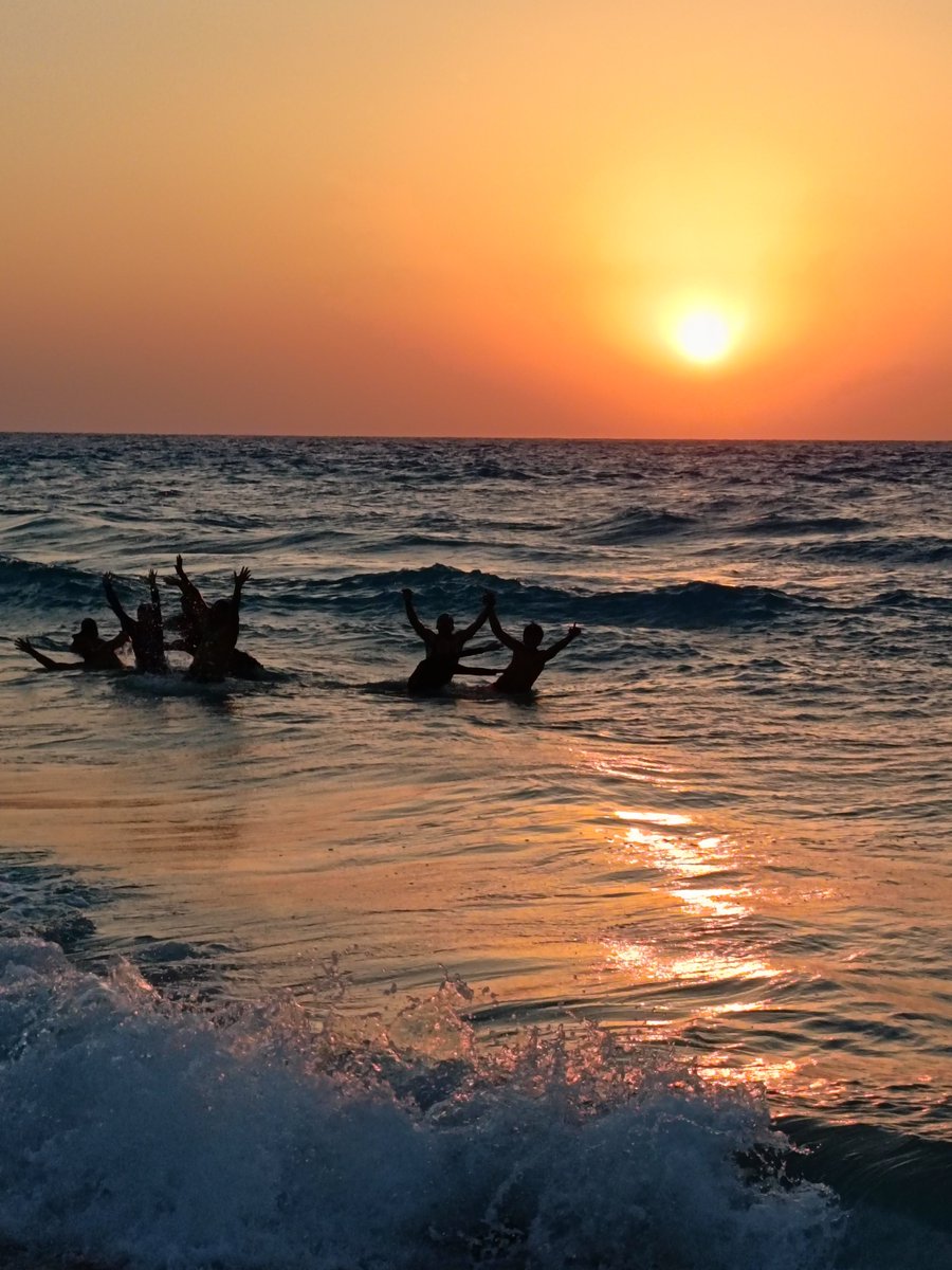 LKickers's tweet photo. @barbhuck It is incredible and we do feel so lucky to call Egypt our second home, there's nowhere else like it on earth 🩵🧡 https://t.co/y9vz7App7W