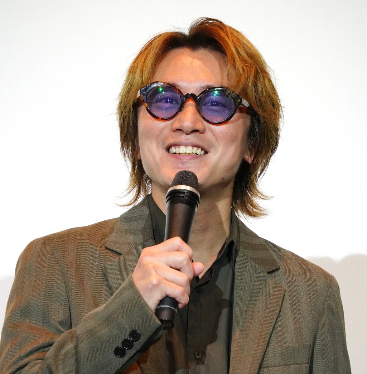 oricon's tweet photo. のん
安田章大を絶賛「本当にすばらしい人」✨️
共演時間は「もう1回繰り返したいくらい幸せ」
https://t.co/obzX17YgkC
⠀
🎥映画『平行と垂直』 
公開記念舞台あいさつに登場🎤
⠀
#平行と垂直
@heikou_suichoku https://t.co/kZcvhfxXvH