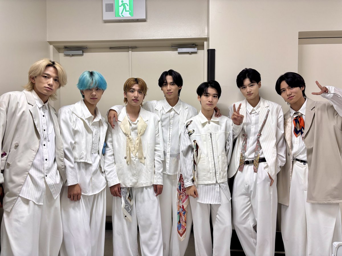 bysta_official's tweet photo. ／
「ほな！楽しもか！！2026 August〜by standard〜」ありがとうございました✨
＼

大阪初上陸🐙
めっちゃ楽しかったで！

えびさかの皆さんと📸
@EBiDAN_OSAKA 

#bystandard #バイスタ #ebidanosaka #えびさか #ほな楽しもか @hmvbookssinsaib https://t.co/sbTSgdftYB