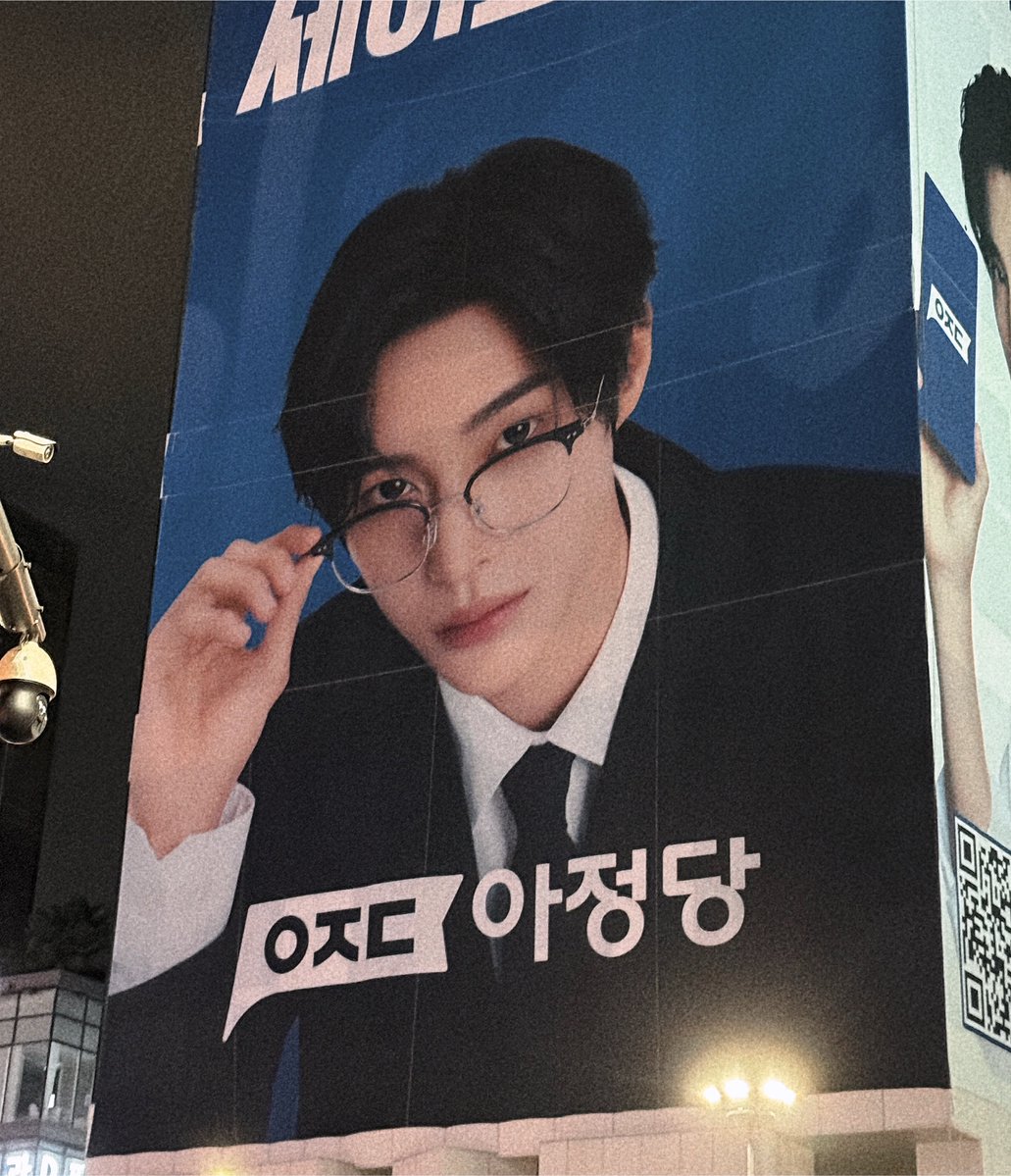 pxddingzzang's tweet photo. 청담 한복판에 원빈 얼굴 광고 https://t.co/71GAkuknuy