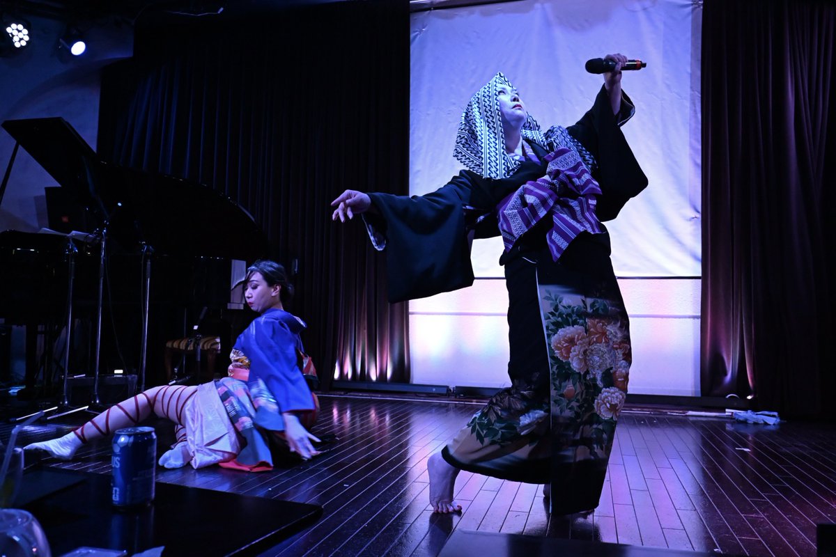 I_am_tomoru's tweet photo. 2026/08/25 La Donna (ラドンナ) 原宿
猛暑を避けナイト ⚠︎ ①
#井上彩名 さん
#tapulse
#豹凛 さん
このラドンナでショーを愉しむ度に、好きな歌や演目が増えていく
そしてまた観られた聴けたという喜びがある
かっこよかった‼︎ https://t.co/BcV768nO1N