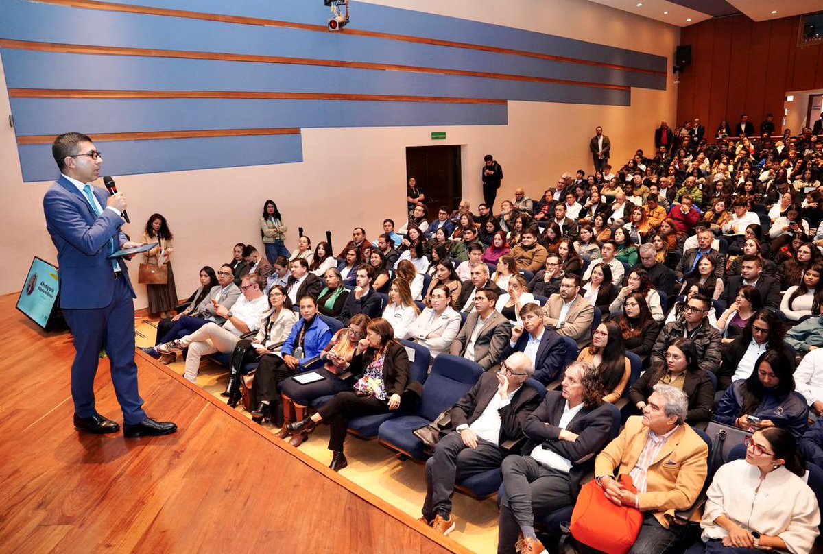 Alfred_Balle's tweet photo. La economía circular se construye con acciones concretas, por eso, en el Territorio CAR Circular 2026 reconocimos a 20 empresas por sus buenas prácticas y a 45 instituciones educativas que transformaron problemáticas ambientales de sus comunidades en oportunidades de innovación, sostenibilidad y desarrollo territorial.