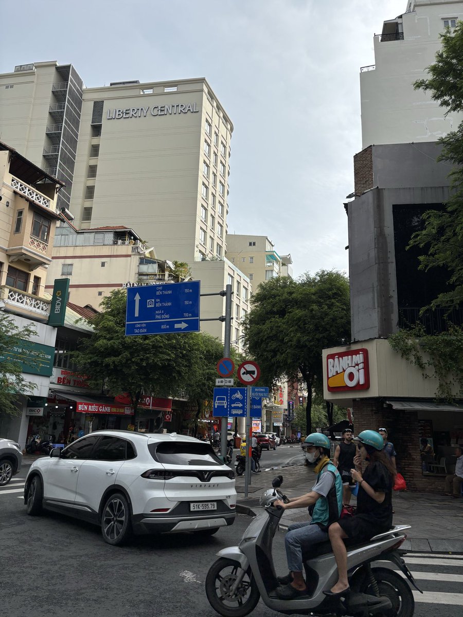 Towazakiii's tweet photo. というわけでベトナム到着🇻🇳1ヶ月くらいいる予定〜 https://t.co/YjL69nnJya