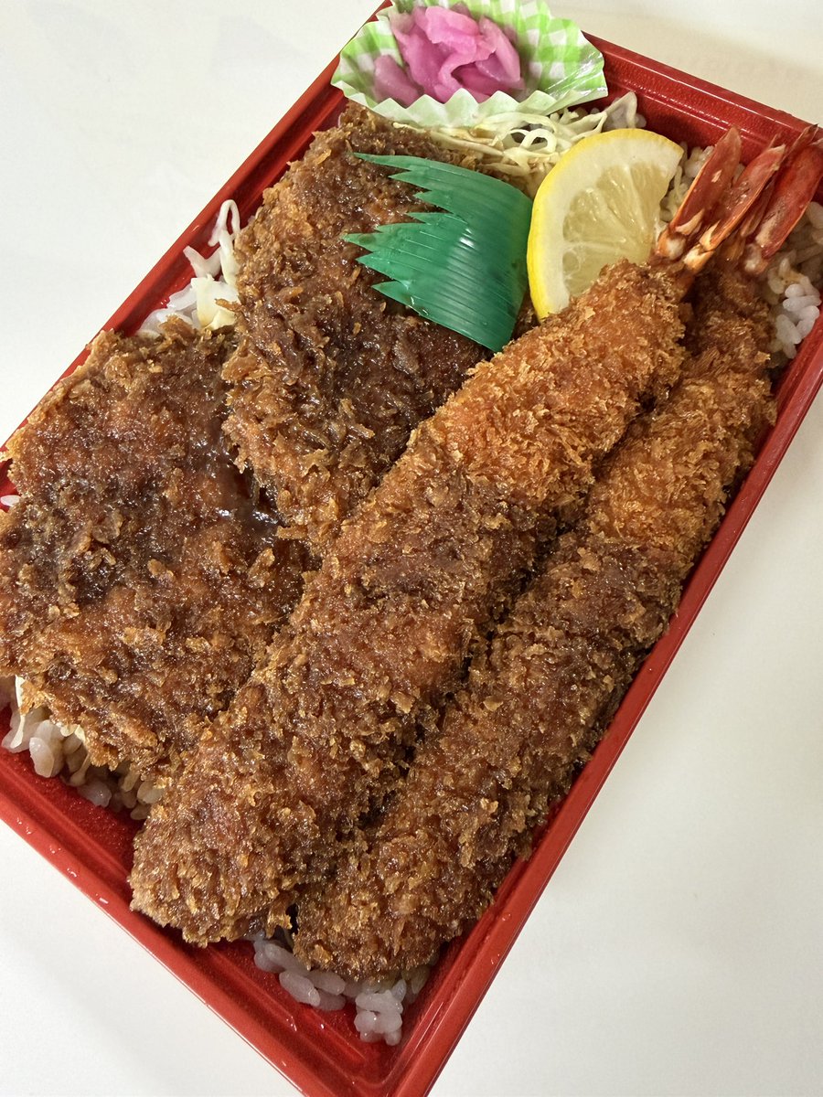 fukuchannel1980's tweet photo. ⁡妻のパテックフィリップを電池交換持っていったらまさかの値段✌️
バナナマンのせっかくグルメのフェアやってて、色々美味しかった😁

ミニクーパーの魅力などを発信してます！
MINIのyoutube動画
↓
https://t.co/f5bFjjnlfH

#mini #minicooper #johncooperworks
#ミニ #ミニクーパー https://t.co/1V32CBgMio