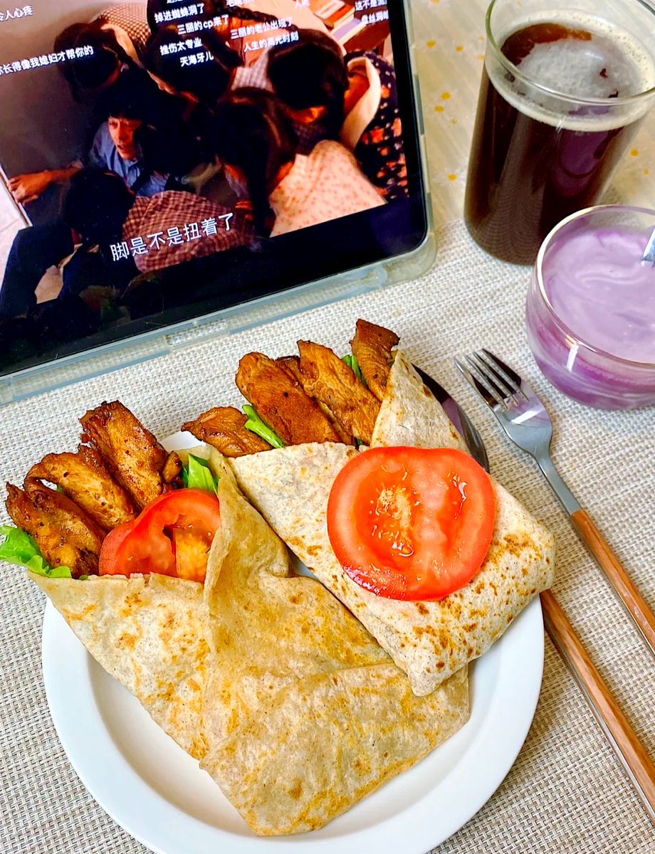 StopBanned's tweet photo. [Fuel your day with this 15-min high-protein veggie wrap! Grilled chicken, roasted bell peppers, shredded carrots u0026 a light Greek yogurt sauce — tasty, satisfying, and perfect for your fat loss journey.] https://t.co/B3TF5shmQM