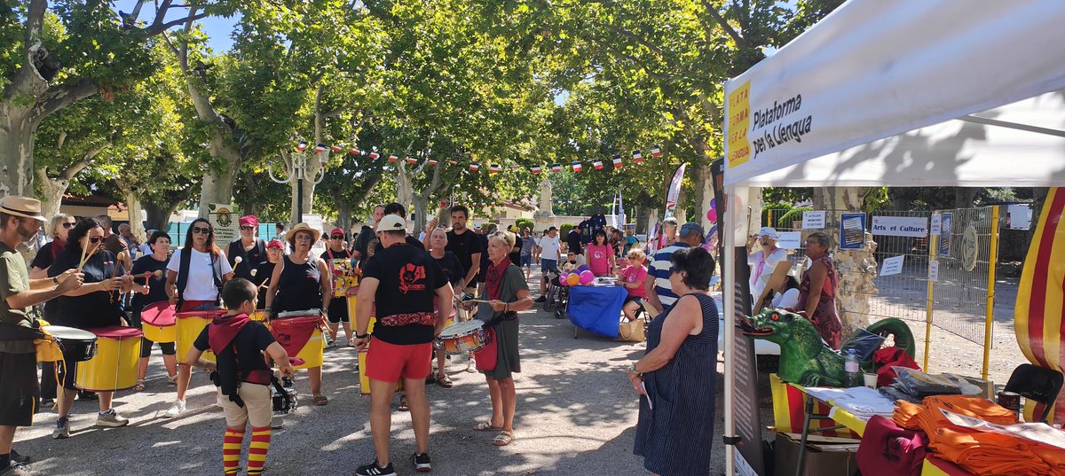 NewsNeus's tweet photo. Festa de les #Associacions a #Vinça!
Els #Nyerros #Pallagos #Pardalets #Kamishibais #Classesdecatalà
i totes les nostres #tradicions de #culturapopular hi són representades
Cc
@PARDALETS
@casalconflent @AssocCasa @LluisPuigGordi @binomi11 @SCP_IEC @CarmeOrtoll https://t.co/nodEfBRX7U