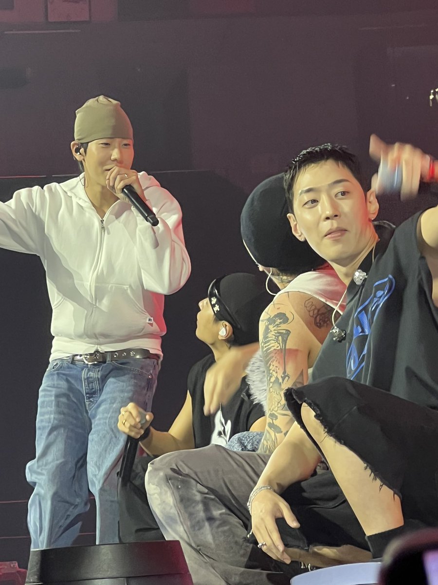 dimpsaomghghrMV's tweet photo. 😭😭😭😭😭the OG AOMG is here! And i’m crying real tears! You don’t know what this means to us!!! 

#박재범 #2026JayParkWorldTour #SerenadesAndBodyRolls
#SerenadesAndBodyRolls_In_Seoul_The_Replay https://t.co/IHpbhvcuTA