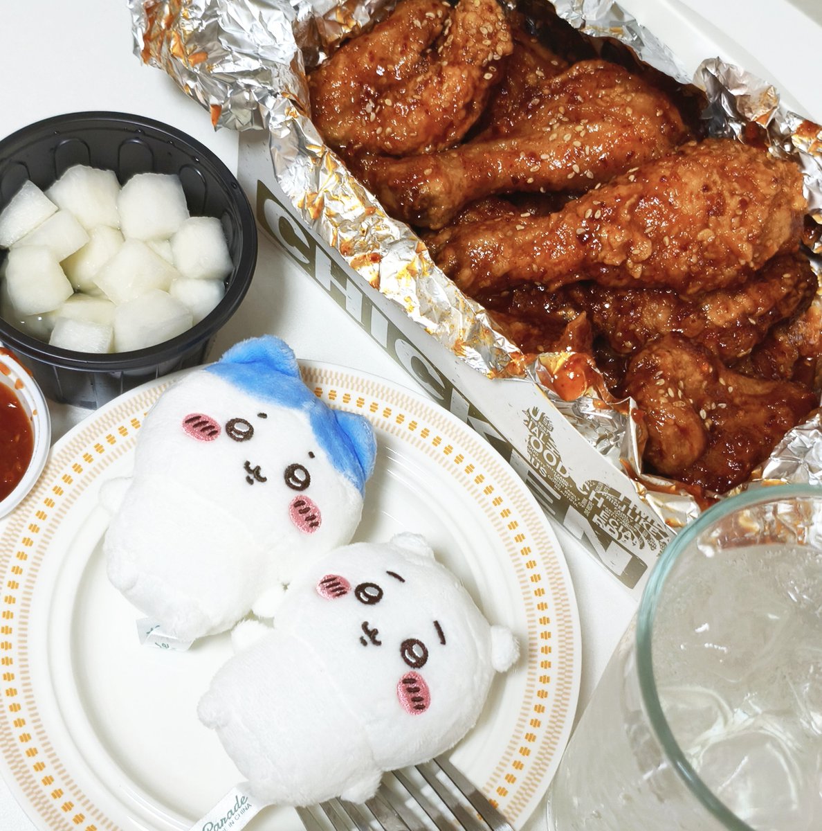 goroke08080808's tweet photo. 저기 있잖아..! 달콤하고 매콤하고 
먹자 양념치킨 ! #치이카와 https://t.co/55h9ut4CcB