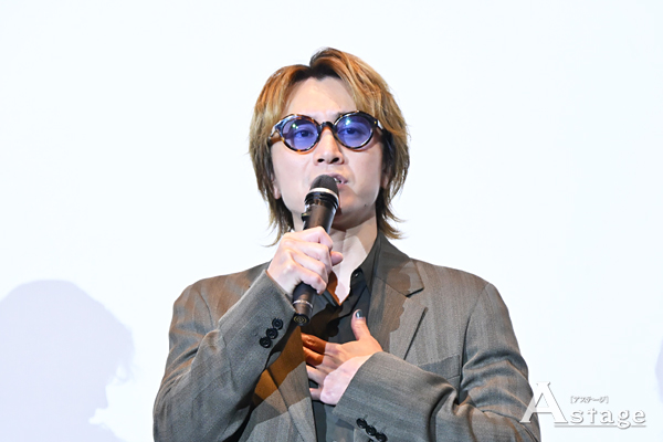 astage_ent's tweet photo. 【CINEMA】安田章大「それぞれ違っていてもいい」熱い想いを語るも「家では全裸」告白も‼️
のんは「家族にしていた亭主関白態度」を猛省⁉️
映画『平行と垂直』公開記念舞台挨拶🎬

▶️https://t.co/JoPJWufjqo

#平行と垂直 #安田章大 #のん #小林聖太郎 @heikou_suichoku https://t.co/AQAEQcCh7q