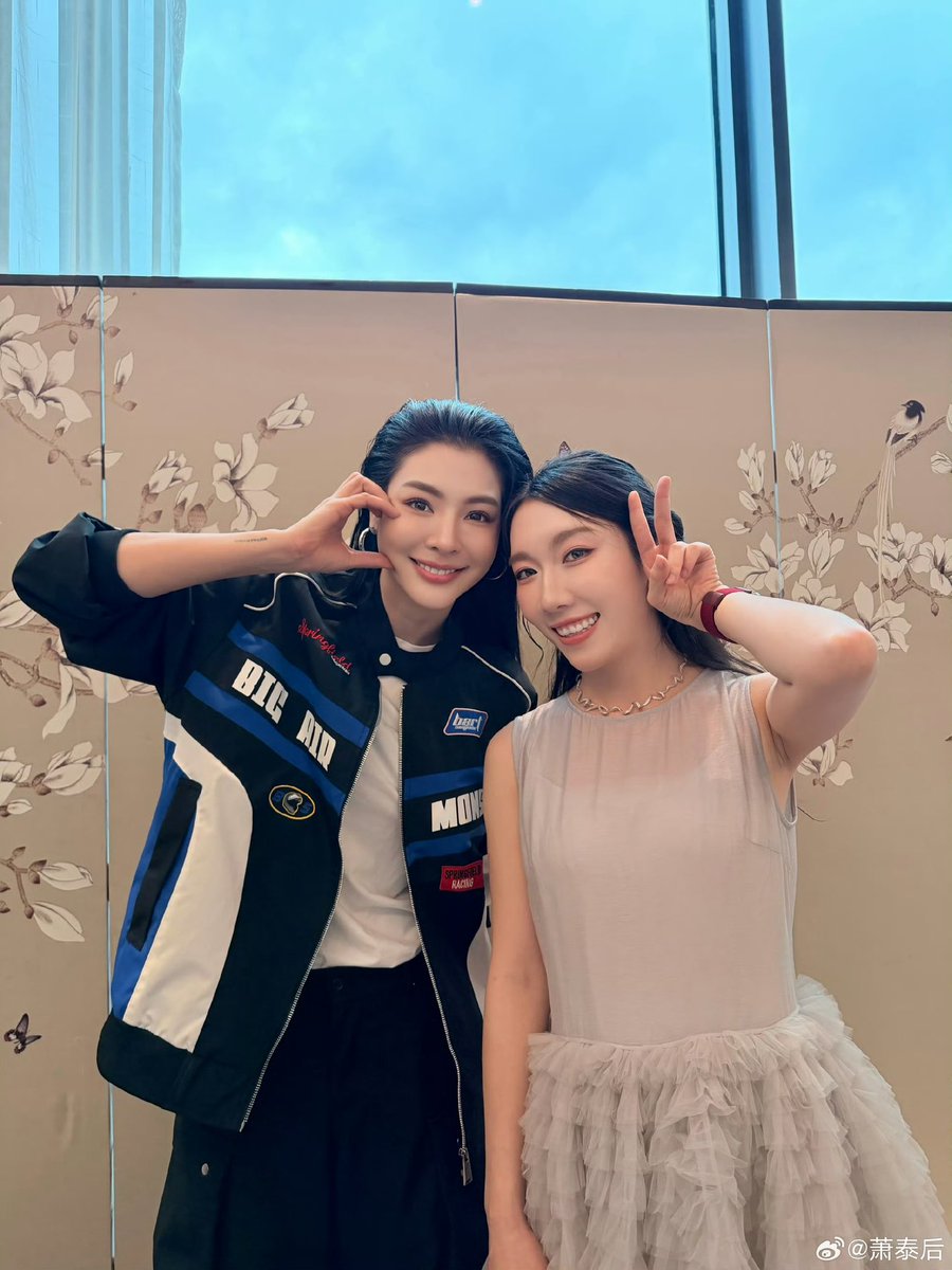 feiiiOiii's tweet photo. Faye x Host , so freaking cool.😎 

FAYE CHINA FANMEET
#FayeFMatChina
#FayePeraya @malisorn00 https://t.co/tUI4aymFr1