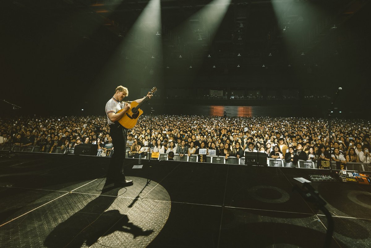Kodaline's tweet photo. Bangkok that was such a special show x

📸: @thisiswolff https://t.co/UVZUoapxq9