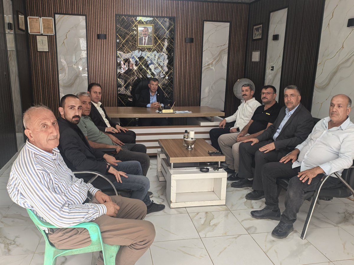 SEToprak_'s tweet photo. 📍 Yeni Mahalle

Şanlıurfa Milletvekilimiz Sayın Mehmet Ali Cevheri, Gençlik Kolları Başkanımız Sayın Mehmet Süzen ve kıymetli teşkilatımızla birlikte Yeni Mahalle Muhtarımız Sayın Vedat Seymen’i ziyaret ettik.

Mahallemizin ihtiyaçları, talep ve beklentileri üzerine istişarelerde bulunarak verimli ve samimi bir sohbet gerçekleştirdik.

Nazik ev sahipliği ve misafirperverliği için Sayın Vedat Seymen’e teşekkür ediyor, çalışmalarında kolaylıklar diliyoruz.

#SevdamızHilvan

@RTErdogan @Akparti @bybekirbozdag 
@abuyukgumus @mustafademir @mustafasenbd 
@hakanaksu058
@farukaytek
@milhamigunbegi 
@AEminOnenOfis @ProfDrDusak @ibrahimeyyupogl @malicevheri @CYAZMAC @HikmetBasak_63 @av_mfaruk @Malikurt14 @FIRATKORAN @akpartiurfa @kamilnuri06