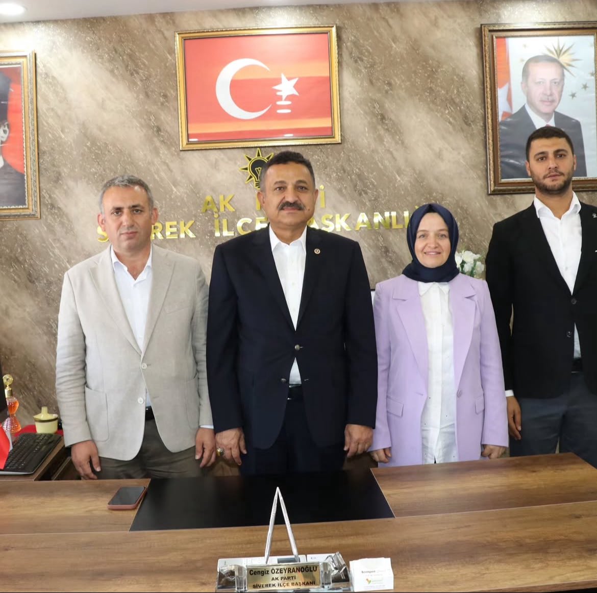 AKGENCLKSIVEREK's tweet photo. AK Parti Şanlıurfa Milletvekilimiz Sayın Hikmet Başak, teşkilatımızı ziyaret ederek bizleri onurlandırmıştır.

Gerçekleştirilen nazik ziyarette; teşkilat çalışmalarımız, Şanlıurfa’mızın ihtiyaçları ve ülkemizin geleceğine yönelik değerlendirmelerde bulunulmuştur.

Nazik ziyaretleri ve kıymetli sohbetleri için Sayın Milletvekilimiz Hikmet Başak’a teşekkür ediyoruz.

Birlik ve beraberlik içerisinde, güçlü teşkilatımızla; Şanlıurfa’mız ve ülkemiz için çalışmaya, üretmeye ve milletimize hizmet etmeye kararlılıkla devam edeceğiz.

Rabbim birlik ve beraberliğimizi daim, hizmet yolumuzu açık eylesin.

#AKPARTİ 
#gençliğinlegeleceğeyönver 

@avyusufibis 
@osmannazlier  
@furkankucukk_ 
@AKGenclikGM 
@Cengizozeyran82 
@RahimeTuysuz 
@akgencliksurfa 
@aksiverek 
@ramazanacar199 
@akkadinsiverek