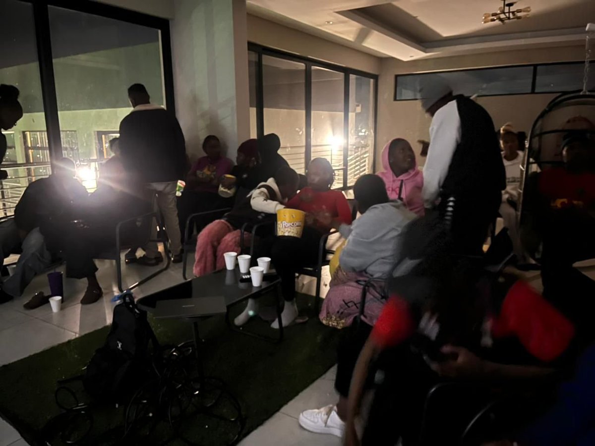 EffscUMP's tweet photo. _♦️HAPPENED LAST NIGHT♦️_  
UMP EFFYC hosted a Movie Night at Cecil Complex, Ngodini.  
Thank you to everyone who came through to socialise &amp; spend time together. The event was about bringing residents together and building unity.  
♥️💚🖤  
#EFFYCFor2ndTerm #Umpeffyc https://t.co/azDSBpW7yf