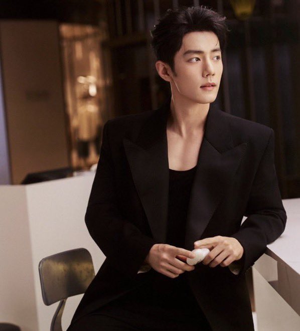 XZhanbaobao's tweet photo. .          ร่างที่หาเงิน                     ร่างที่ใช้เงิน https://t.co/3QLGWI9VLB