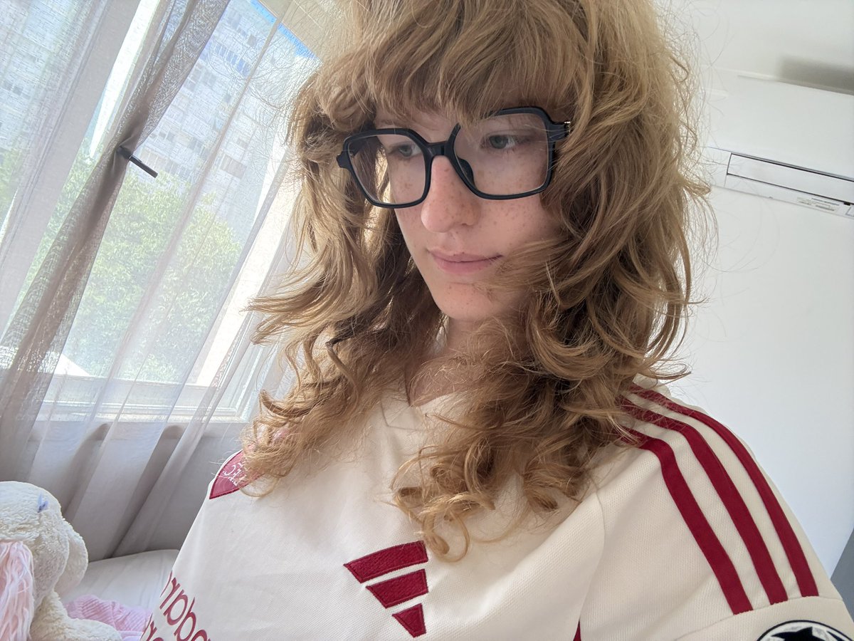 wealllovebailey's tweet photo. will she ever get a new jersey? https://t.co/r6TRGcXiRz