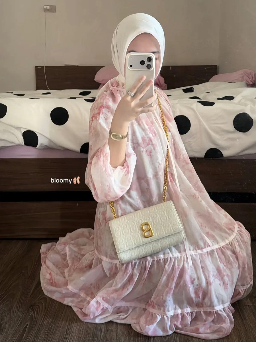avelyanne's tweet photo. SUMPAH DRESSNYA CANTIK BANGET! Vibesnya tuh anggun dan auto feminine gitu, sukaa 😭💖 https://t.co/G8YETdadl3