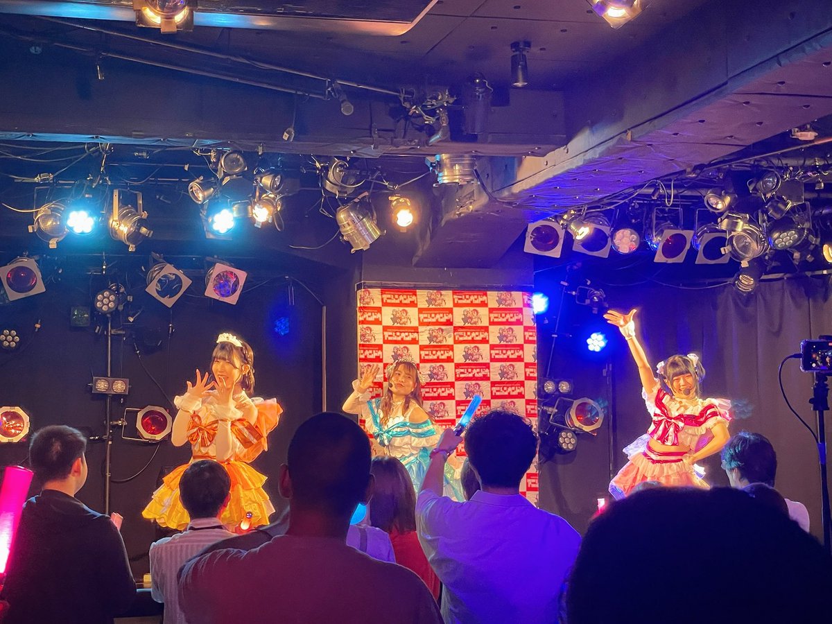 anison_undo's tweet photo. 15. Lirours
今日は選抜メンバー3名でのご出演💡
夏という事で恋アクの衣装という事なんですが、とっても似合ってステージ映えもグッドです✨
生歌もしっかり届いて素敵🥹
#アニウン https://t.co/PlRyciUi7P