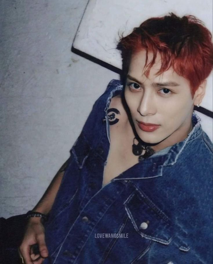 jacksonwang's tweet photo. agora uma saudade: red hair do jackson https://t.co/WLqvrDknCB
