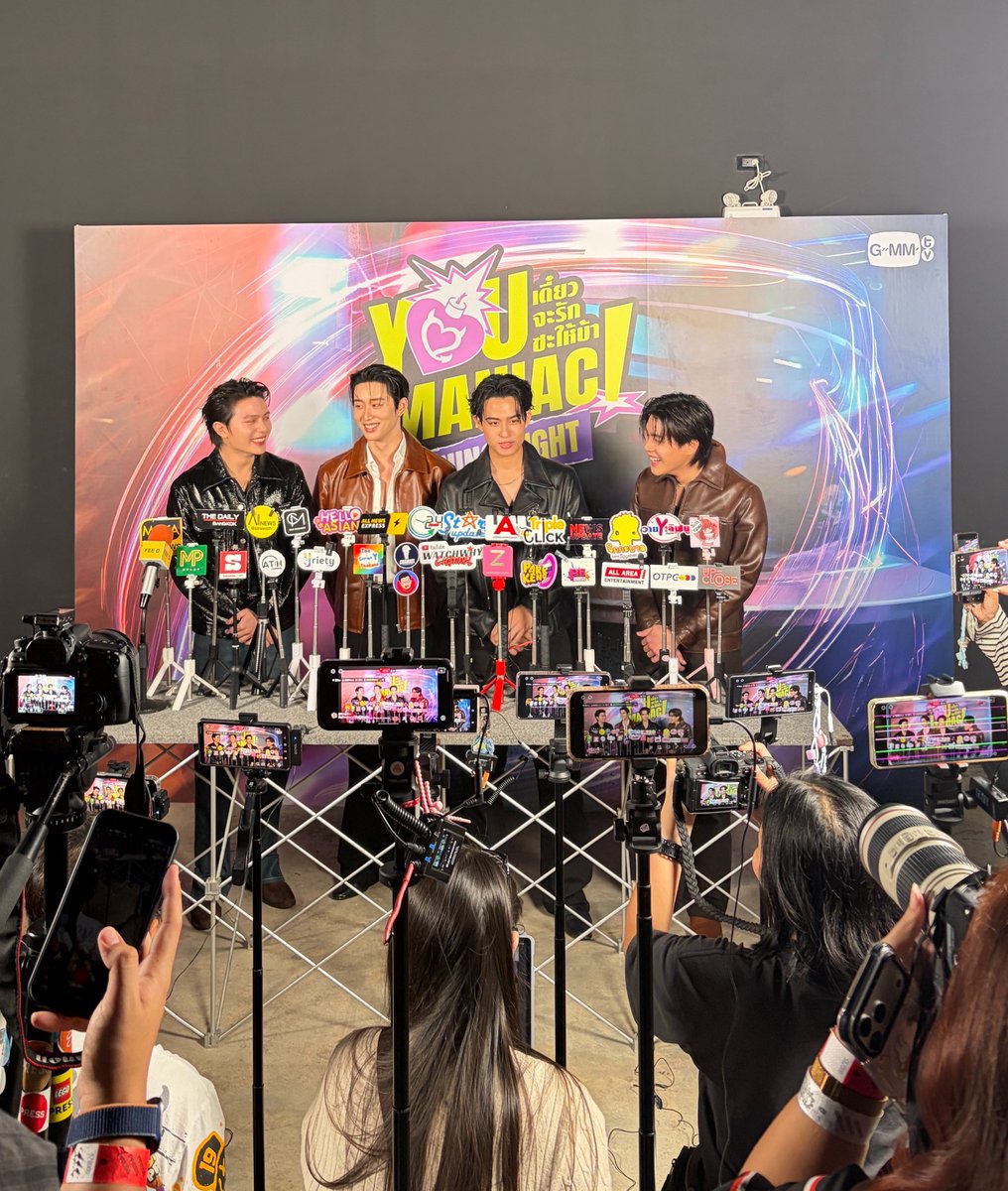 parbdee's tweet photo. ป้าเดินทางมาถึงแล้ววว

#YouManiacSeriesEP1 https://t.co/J4BDHAm0Qv