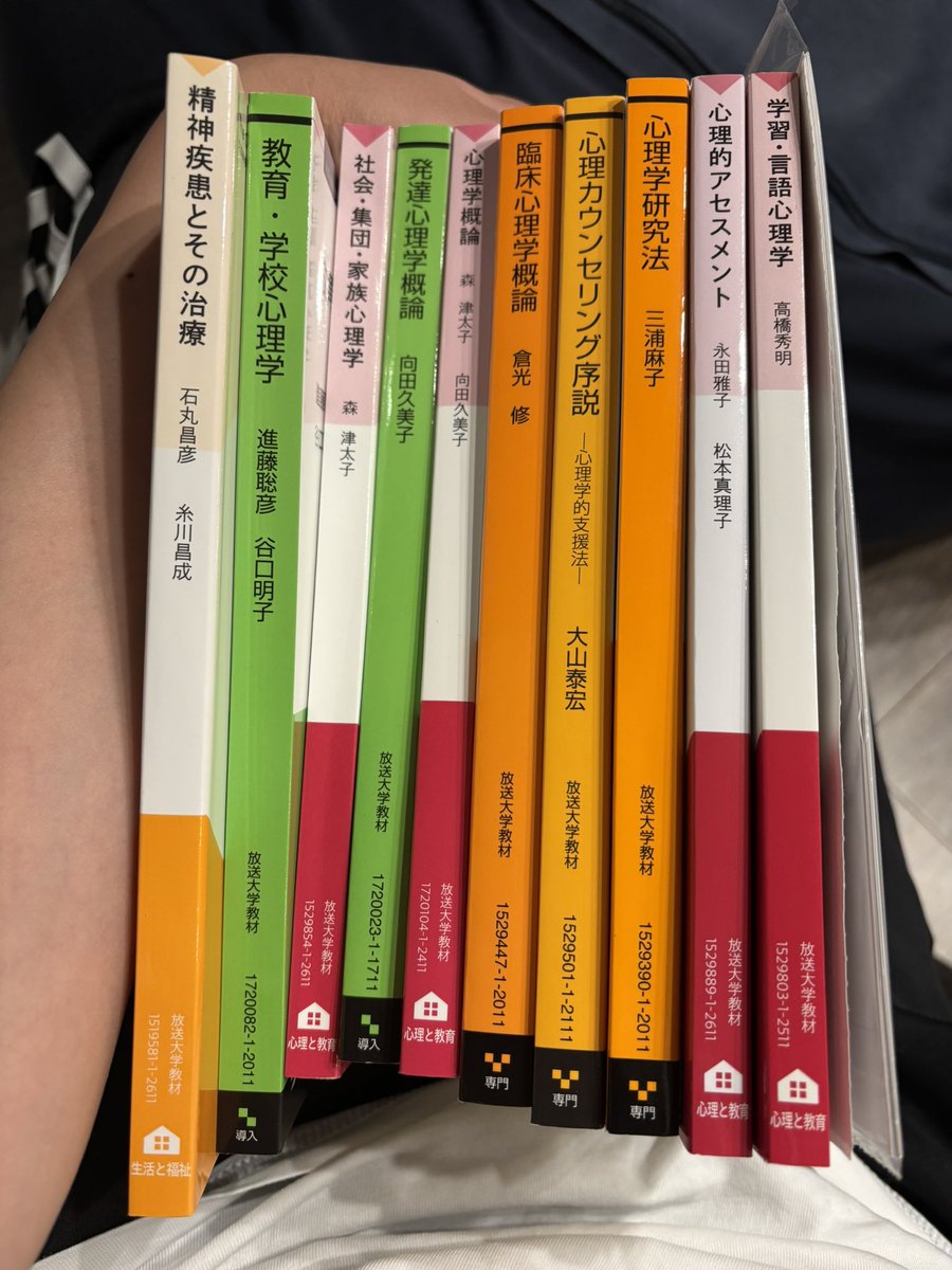 boro2student's tweet photo. 授業入れすぎた自覚ある😂
これに加えて面接授業とライブweb授業もエントリーしたので、頑張れ自分！！！！！！！！！！！！
#放送大学
#認定心理士 https://t.co/ZYZiW7bxw2