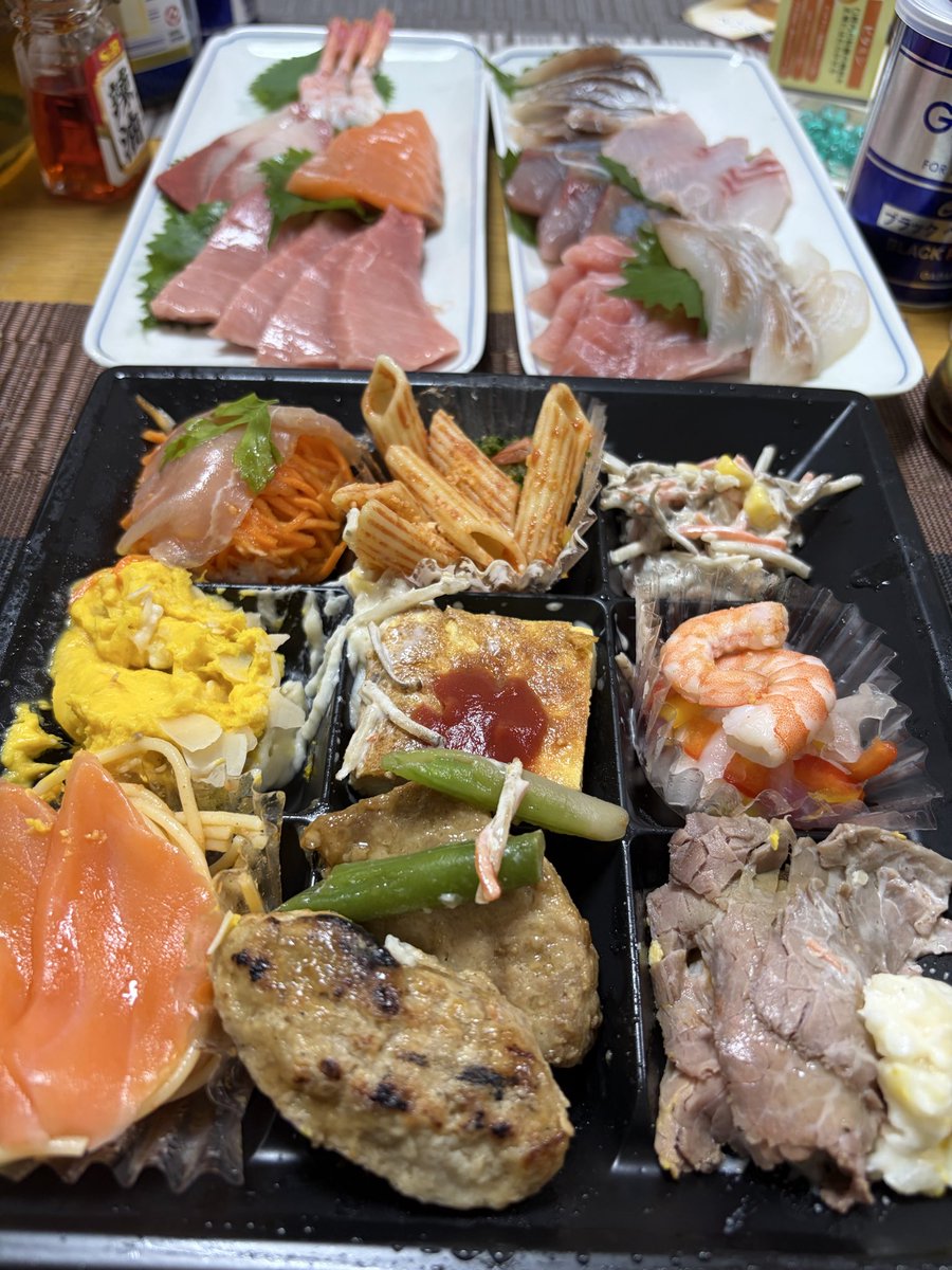 emrakulfun's tweet photo. ヒラヤスディナー🤣🤣🤣
デパ地下祭と手作りチーズケーキ美味😚😚😚 https://t.co/7IRkdA06L8
