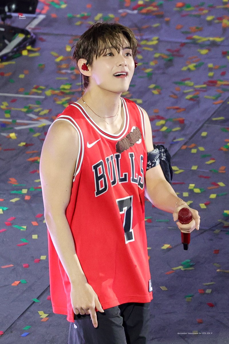 Dec_Innocence's tweet photo. 260828 BTS WORLD TOUR 'ARIRANG' IN CHICAGO

#뷔 #태형 #TAEHYUNG #방탄소년단 #BTS #BTS_WORLDTOUR_ARIRANG @BTS_twt https://t.co/KjGA6Crbne