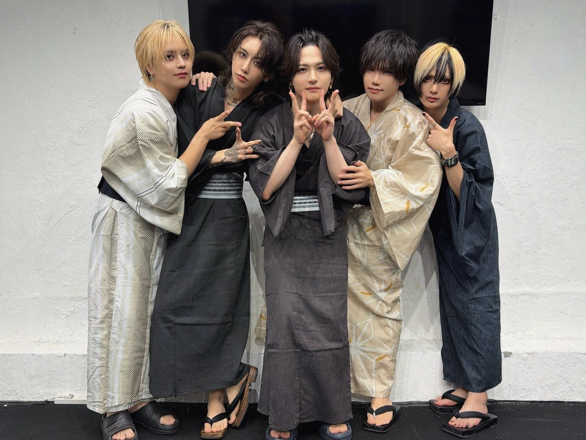 zerohz_official's tweet photo. littleHEARTS.東京店
インストアイベントありがとうございました✨

本日は浴衣姿で
ROY生誕前夜祭をお届けしました🎂

明日は下北沢SHANGRILAにて
「ROY Birthday-2026-」開催🔥
一緒にROYの誕生日をお祝いしましょう🎉 https://t.co/w902VuaDda