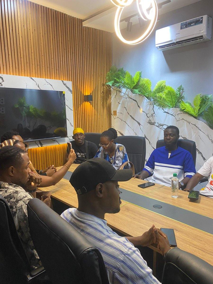 TechCrushHQ's tweet photo. Something new is here. And we’re excited to finally share it with you. 🥹✨

A few weeks ago, we gathered friends, partners, community members, and the TechCrush family to officially open the doors to @MyWorkXpaceHub . A physical workspace built for people who are building, creating, learning, meeting, and getting things done.