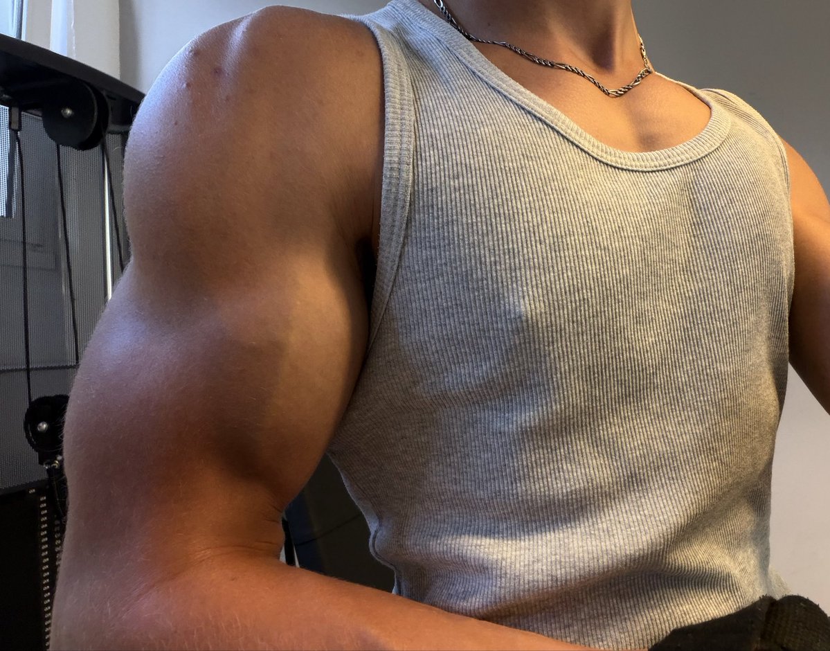 Fll01749227's tweet photo. gym pic for my new followers :)

#nsfw #nsfwtwt #nsfwtwtًً  #gym #biceps #abs #muscle https://t.co/5r5auHEOEv