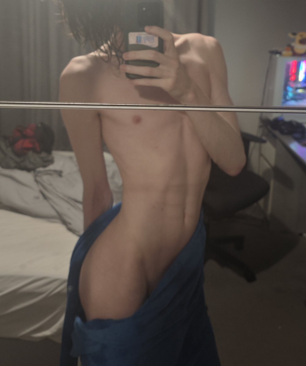 GeminiStraw18's tweet photo. Shower with me,,.? https://t.co/nWqTylP2ve