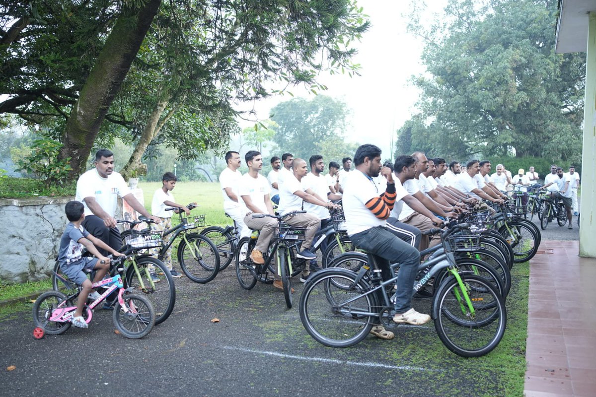 fact_kochi's tweet photo. FACT celebrated National Sports Day with a Cyclathon at Udyogamandal and Cochin Division, led by CMD Shri S. Sakthimani and Director (Technical) Shri Sajo K. F. Around 200 participants joined, promoting fitness and teamwork.

#NationalSportsDay #FACT #Cyclathon
@BharatUrvarak https://t.co/iDD8DhoMEJ