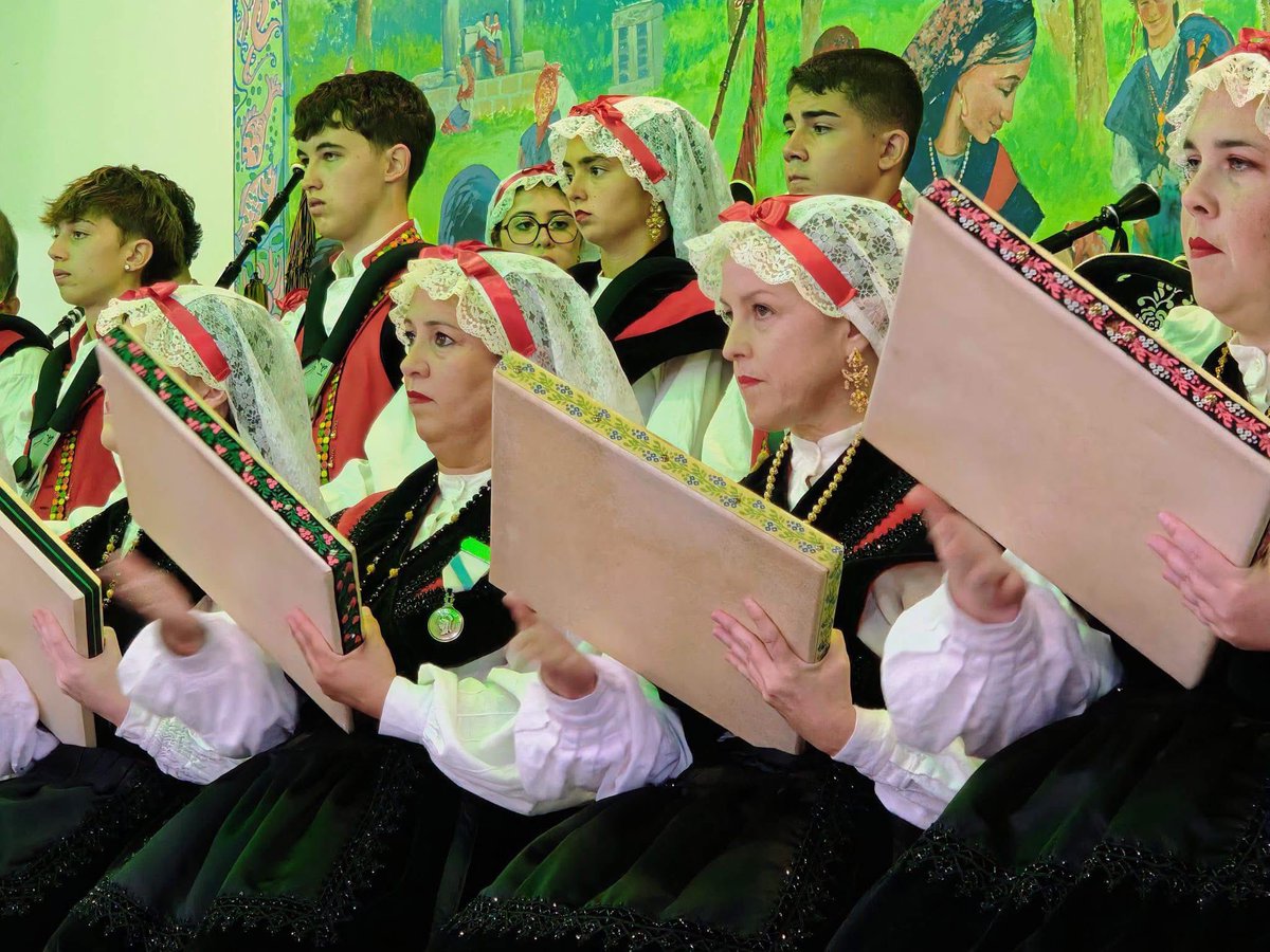 ToxoseFroles's tweet photo. Non faltedes!!!

#toxosefroles #corosgalegos #ferrol #musicatradicionalgalega #musicatradicional #gaitagalega #pandeireta #pandeiro #fene #culturagalega #bandadegaitas Airinos Fene https://t.co/uBK2GUT86S