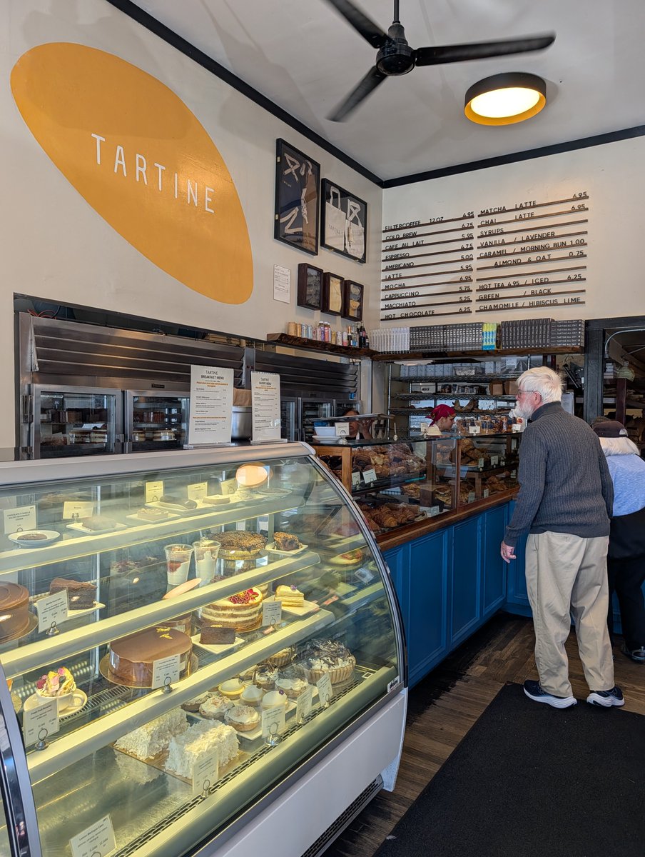 barakgila's tweet photo. tartine with no line on a beautiful day in sf #newsyoucanuse https://t.co/LdBX4LprLX