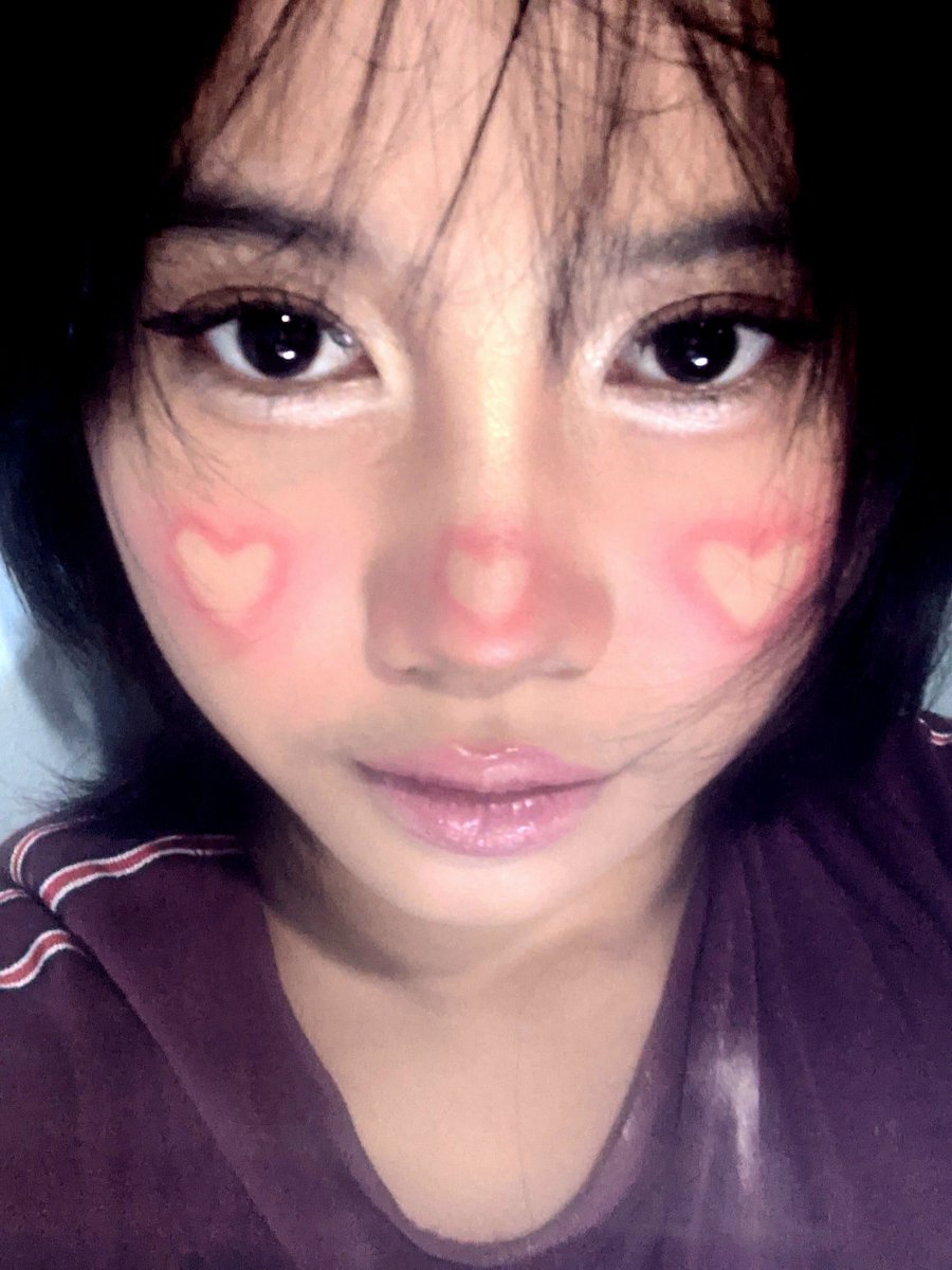 nviemind's tweet photo. kgn makeup aneh https://t.co/8Tu5laiYkE
