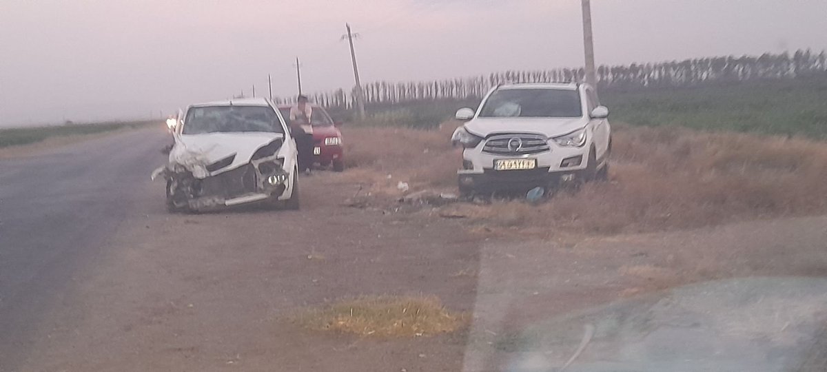 boshra7087's tweet photo. ایمنی جاده‌ها با راه‌حل‌های موقت تأمین نمی‌شود.
جاده مگسال نیازمند اصلاح زیرساختی، علائم استاندارد و روشنایی مناسب است.
امروز  این جاده باز هم حادثه آفرید 
تصادف ۲سواری امروز در این جاده 
#مکتب_رجایی
#مکتب_خدمت https://t.co/DBlueUR3se