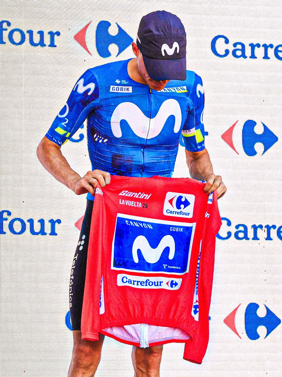 lucxsronald's tweet photo. Mas declined to wear the red jersey on the podium in respect for Pogacar

Class gesture by Enric 👏🏼 #LaVuelta26 https://t.co/VIL5xmSsgA
