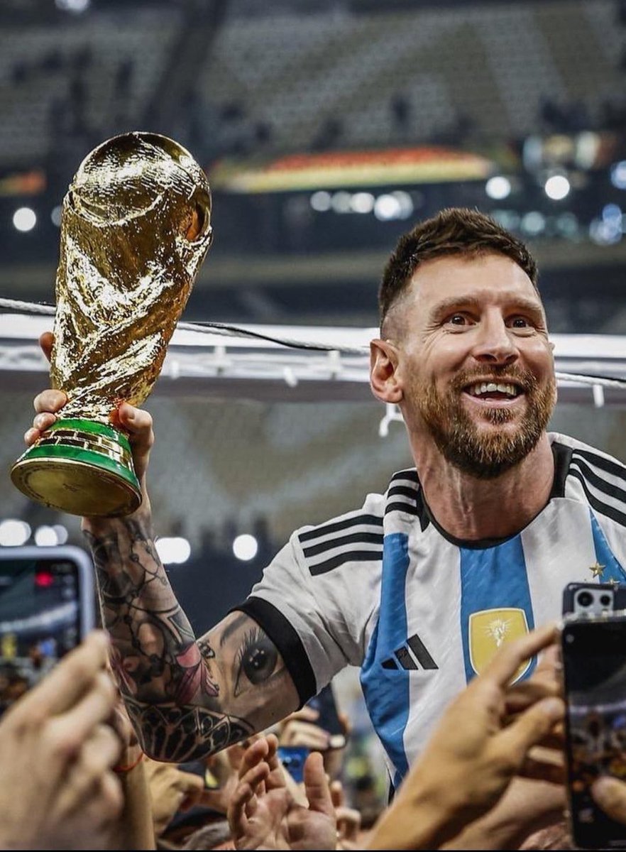 centregoals's tweet photo. 🚨🚨🎙️| Actor David Bradley on Lionel Messi: 

"I'd like to thank Argentina for producing Lionel Messi. He's my 𝐇𝐄𝐑𝐎, my absolute hero and if I could meet anyone in the world it would be Lionel Messi." https://t.co/xUAaV9EzIy