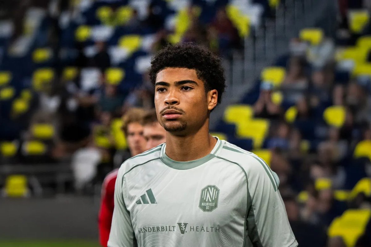 tombogert's tweet photo. Sources: Nashville SC reject approaches from other MLS clubs for USYNT center back Chris Applewhite

Been called about loan w/ option deals but Nashville aren't looking to move him

Applewhite, 18, captained US U-20s and hasn't made a first team appearance for NSH this year https://t.co/qAXTi7mukB