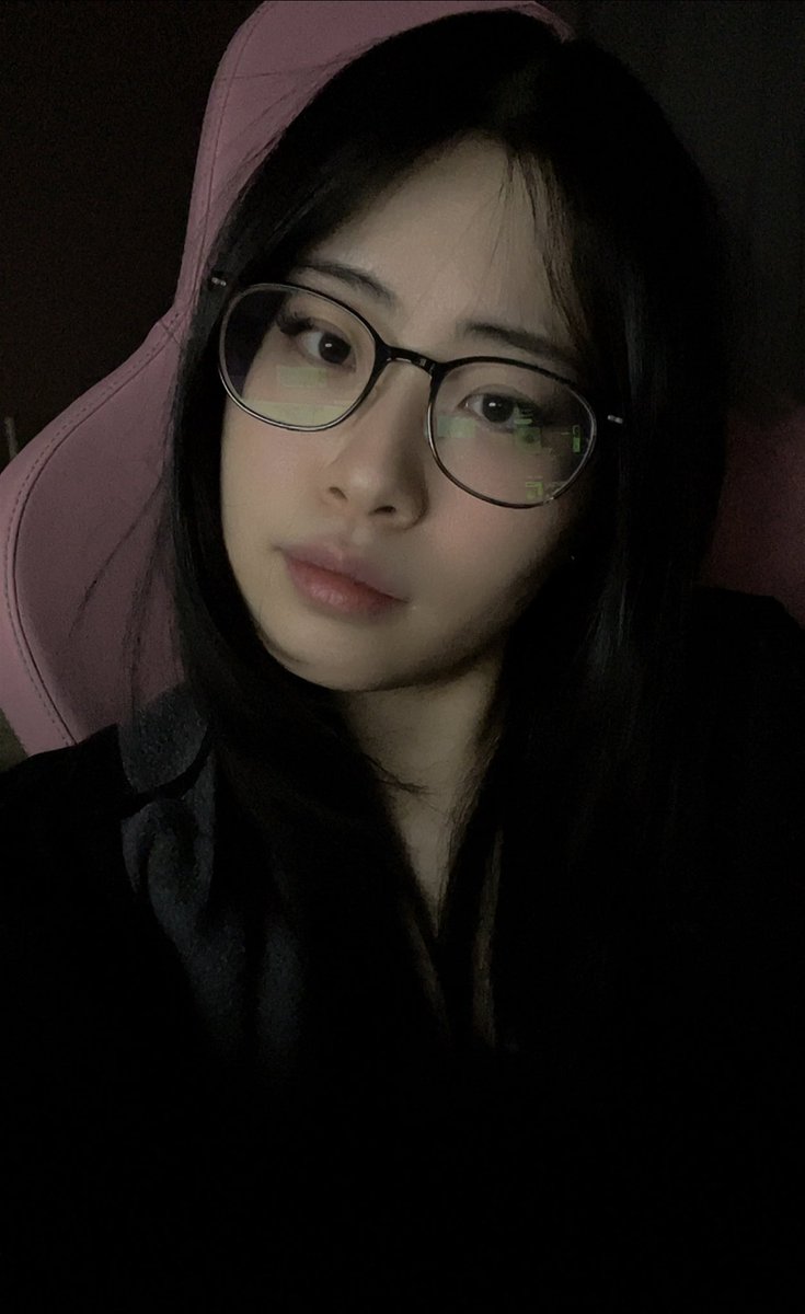 gamergirlgf's tweet photo. Hi it’s my birthday!! 🎂🎈 https://t.co/XB3nP21jV6