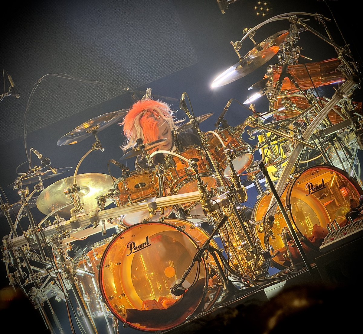 IROHA_711's tweet photo. 淳士さんLUNA SEAを支えてくれて、というよりもう「支える」の上の上のそのずっと上をいったところにいるように私は感じてる(表現難しい)。
本当に本当にありがとう御座います😭

ずっとずっと一緒にいてほしい！！

※スマホでの静止画のみ撮影OKタイム
#ぼっち参戦 2026.08.29 広島 Day2 https://t.co/B0MpCaBxPq