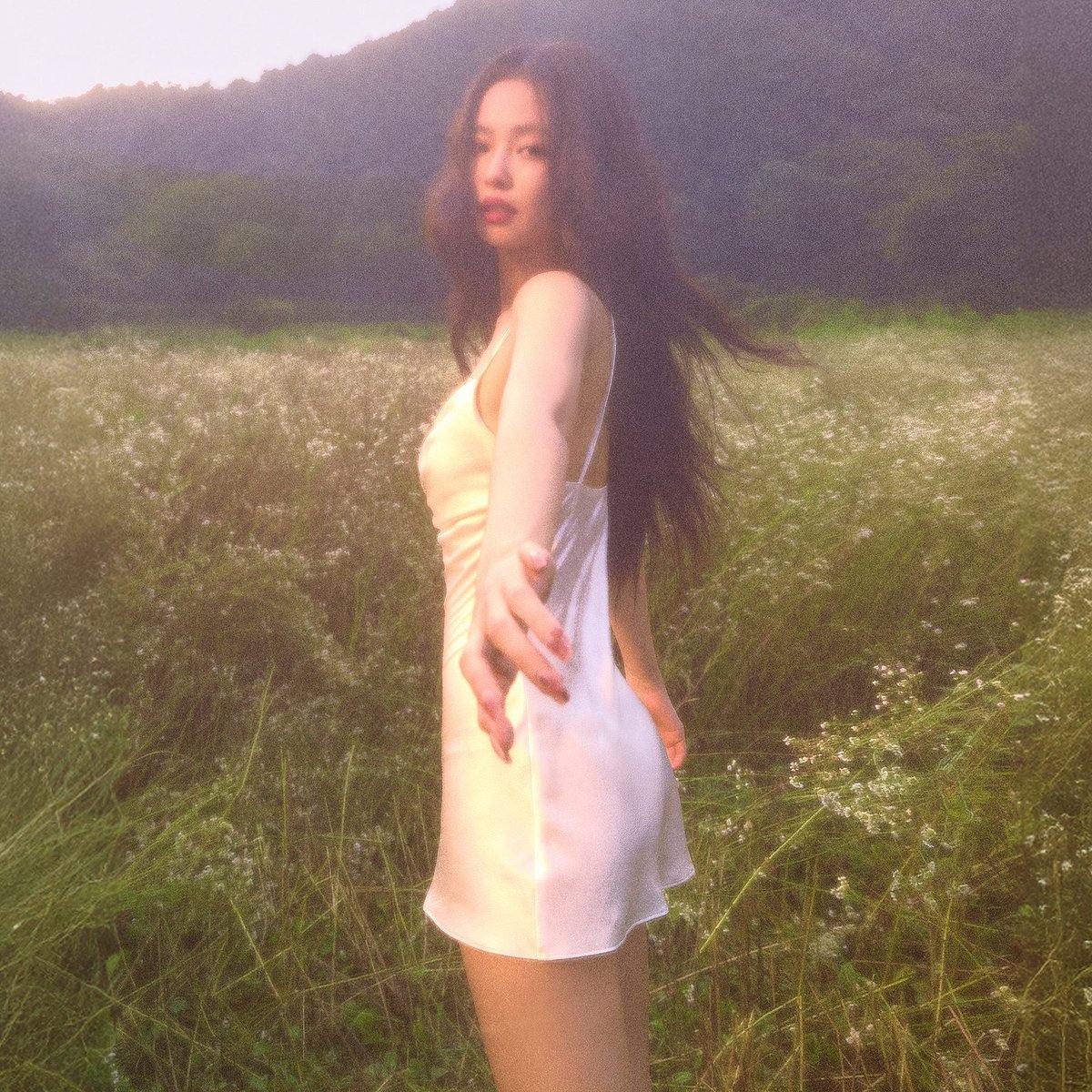 SnarkCrave's tweet photo. Despite having 50M monthly listeners, JENNIE fails to chart her solo title track “Fallen Angel” on the Global Spotify Chart. 

She needed just 3.3M streams for the #1 spot. https://t.co/YjonVoF1Zr