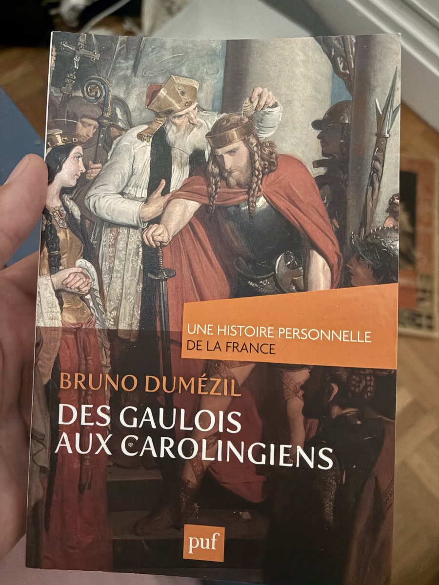 Rnitot's tweet photo. Essai passionnant, dans lequel Dumézil avance que les Francs qui arrivent au Ve siècle sont globalement des Gallo-Romains fuyant les impôts excessifs de l’empire finissant. https://t.co/o2p7oqocP3
