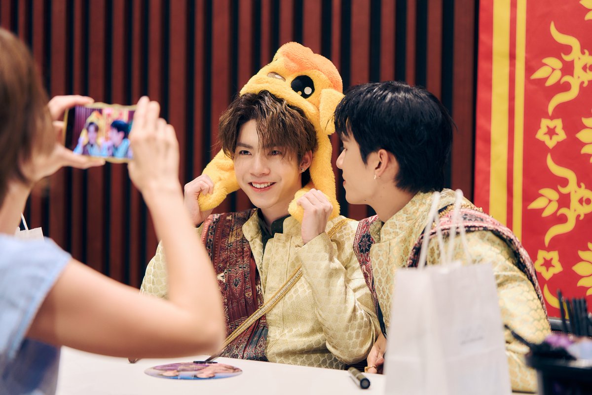 LoveUponaTimeTH's tweet photo. ขอขอบคุณแฟน ๆ ทุกคนที่มาพบกันในวันนี้ รวมถึงขอบคุณทุกกำลังใจที่ส่งมาให้พวกเราในงาน Love Upon a Time FAN MEETING IN JAPAN 2026 (Fan Sign) ในวันนี้นะคะ โอกาสหน้าพบกันใหม่นะครับ🫶🏻✨

#LUATFansigninJapan
@netsiraphop @jj_rcp
@latte_tnc @Kkim_pongsaton https://t.co/nDqamWZZxh